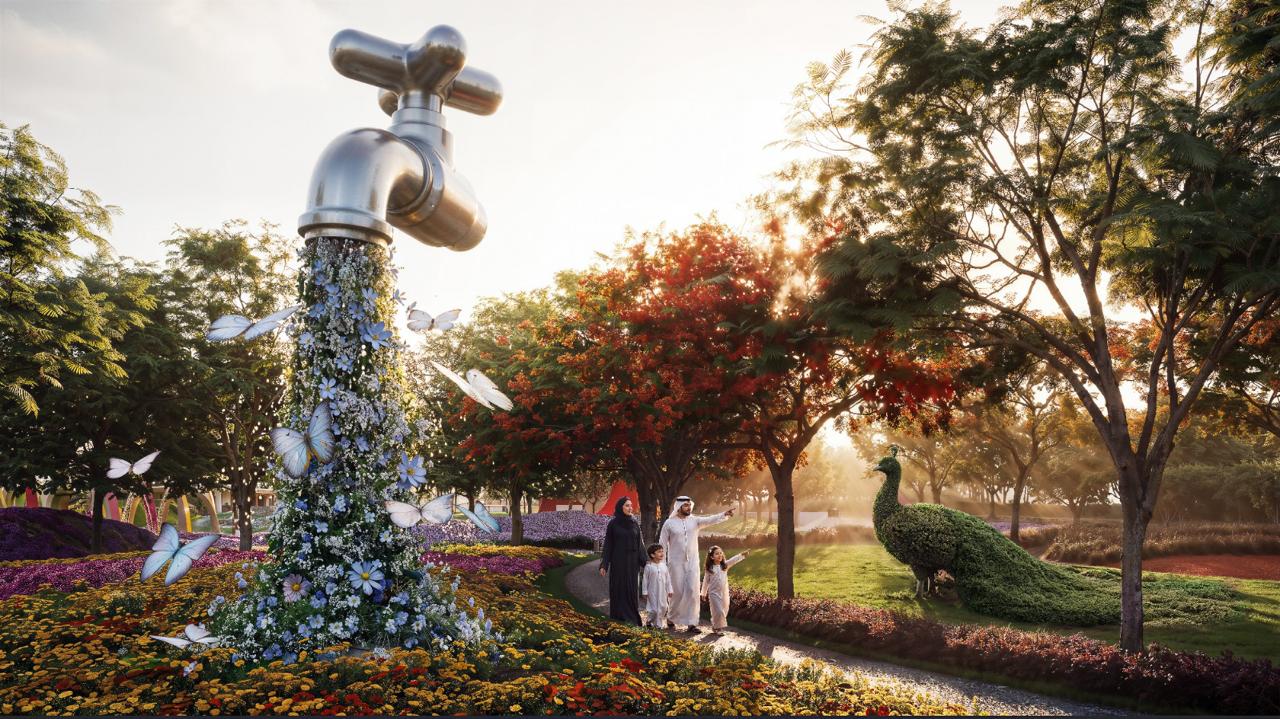 Azizi Florence Sharjah &mdash; the flower garden and sculpture walk
