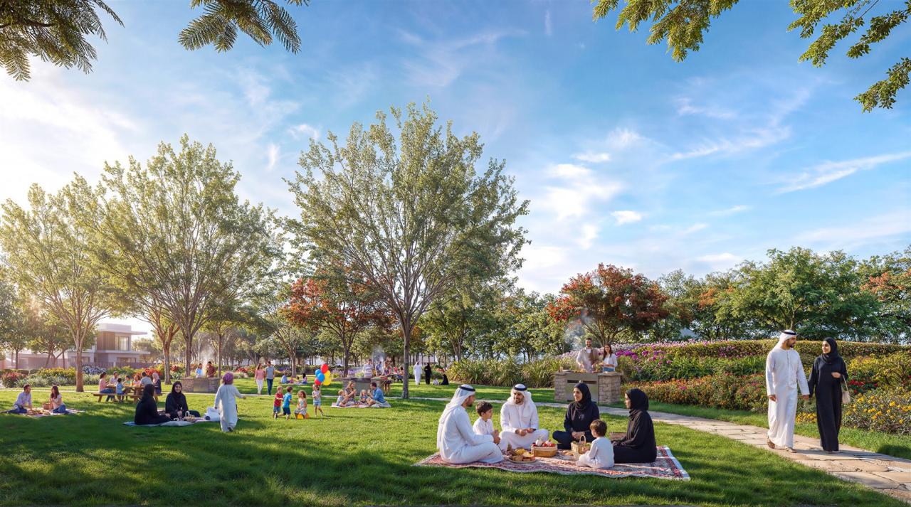 Azizi Florence Sharjah &mdash; families on the park picnic lawn